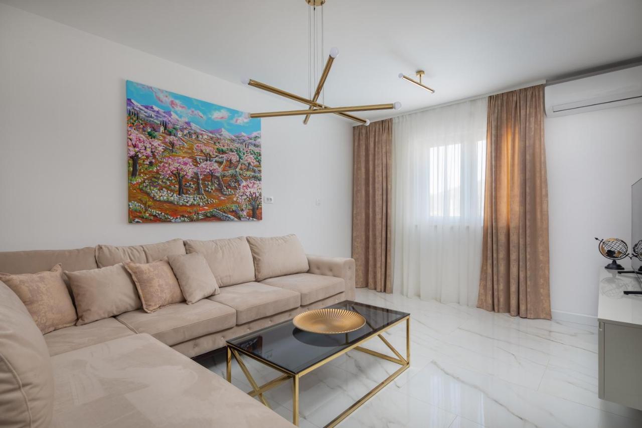 Apartments Villa Maracella 산책길 외부 사진